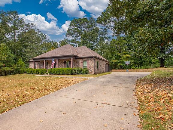 2nd image of 2012 Hickory Dr