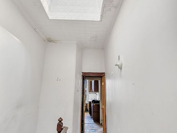 3rd image of 256 Woodbine St