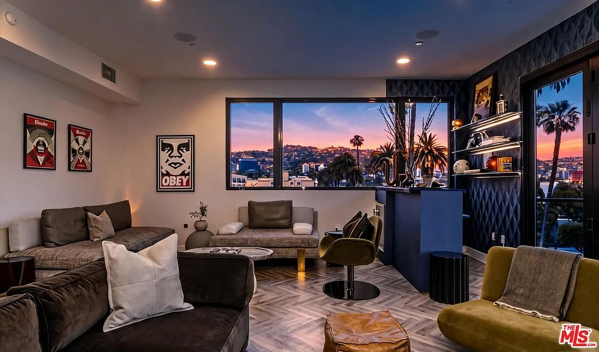 4 bed, 3.5 bath, 3108 sqft, $15,000 — Photo 3