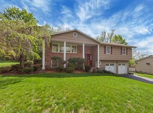 4 Roanoke Dr, Monroe, NY 10950