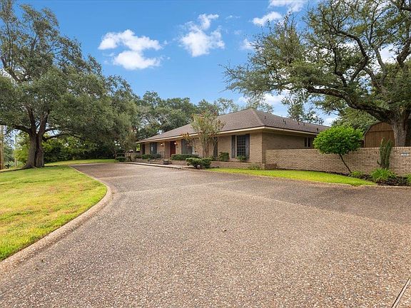 4th image of 320 McNee Dr