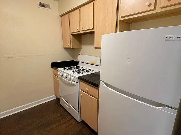 Abbott Acres Apartments — Photo 18
