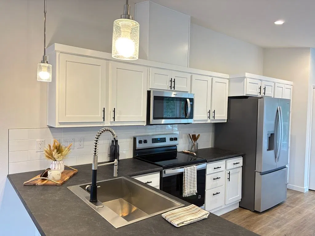 2 bed, 2.0 bath, 1286 sqft, $1,999 — Photo 2