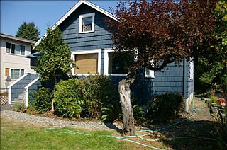 1st image of 404 E Bay Dr NE