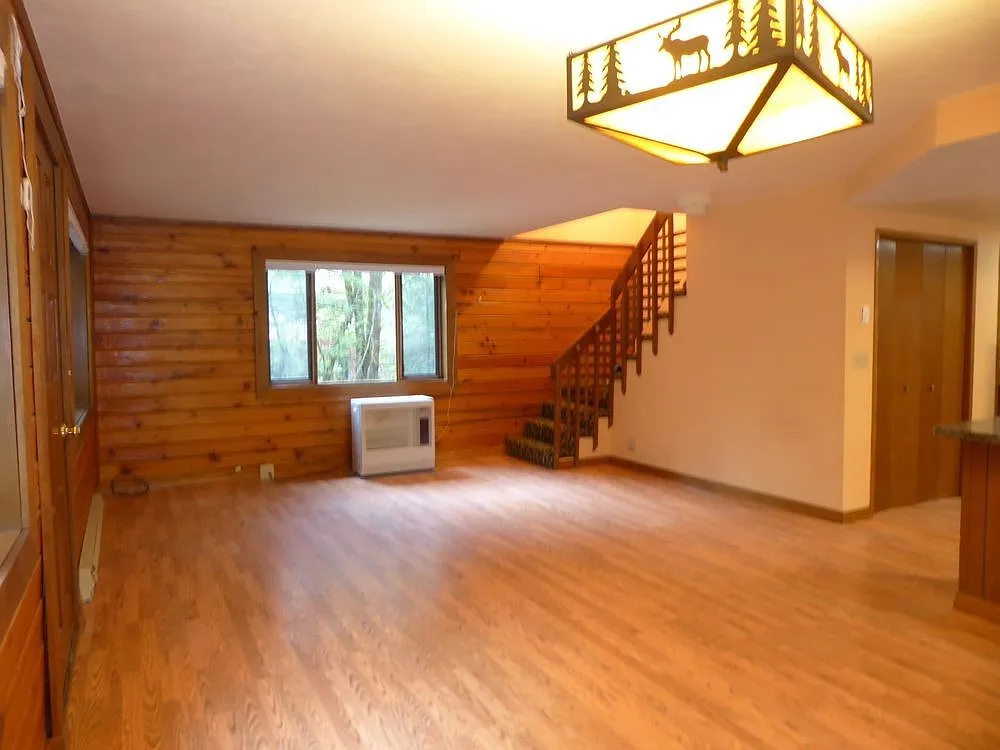 3 bed, 2.0 bath, 1440 sqft, $2,595 — Photo 2