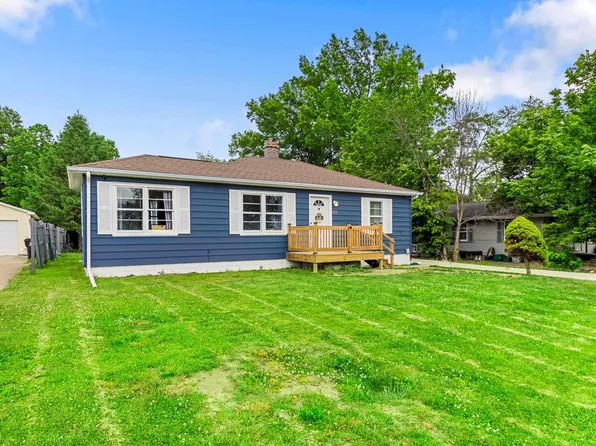 403 Edgewood Ct, Washington, IL 61571