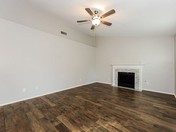 4th image of 305 Chapman St