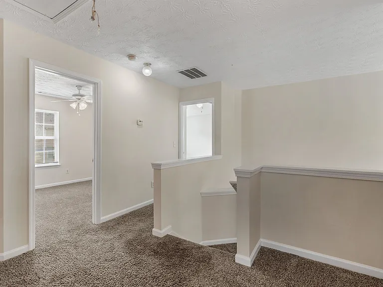 310 Sarasota Ln — Photo 24