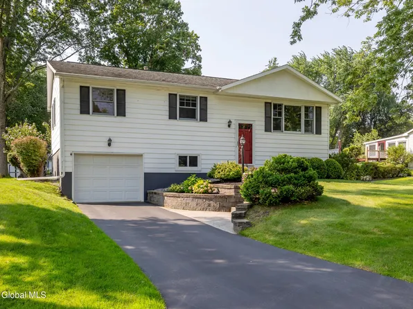 32 Comely Lane, Latham, NY 12110
