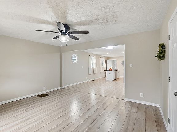 5th image of 709 N Russell St