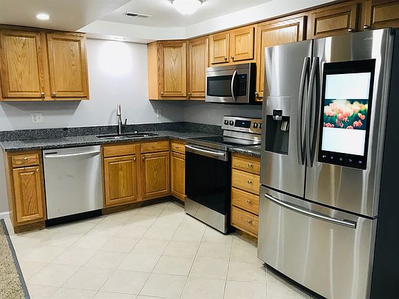 5th image of 545 N Oakwood St Unit 1