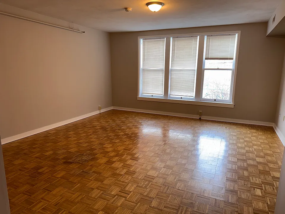 136 E Genesee St #402