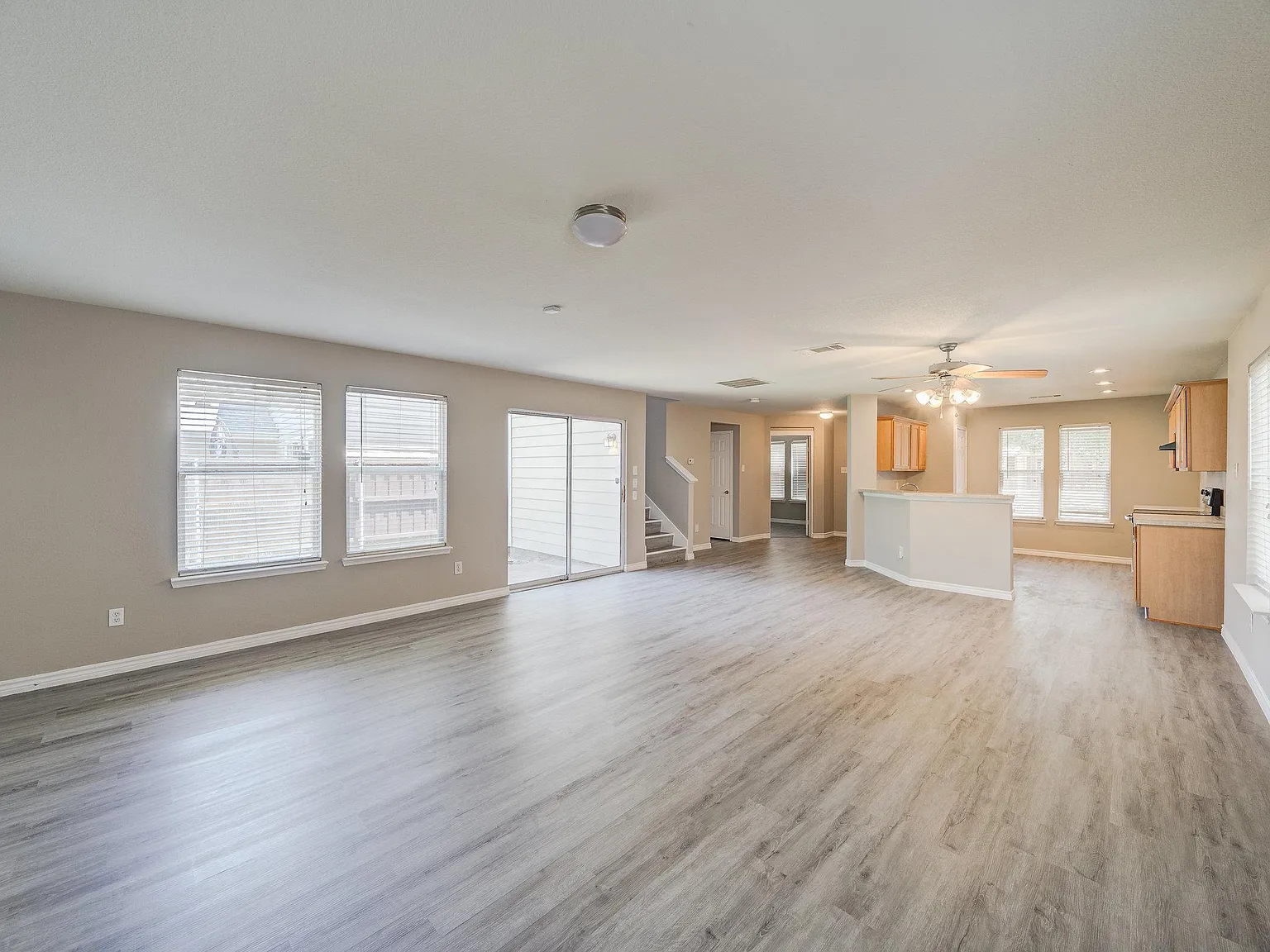 3 bed, 2.5 bath, 1986 sqft, $2,395 — Photo 4