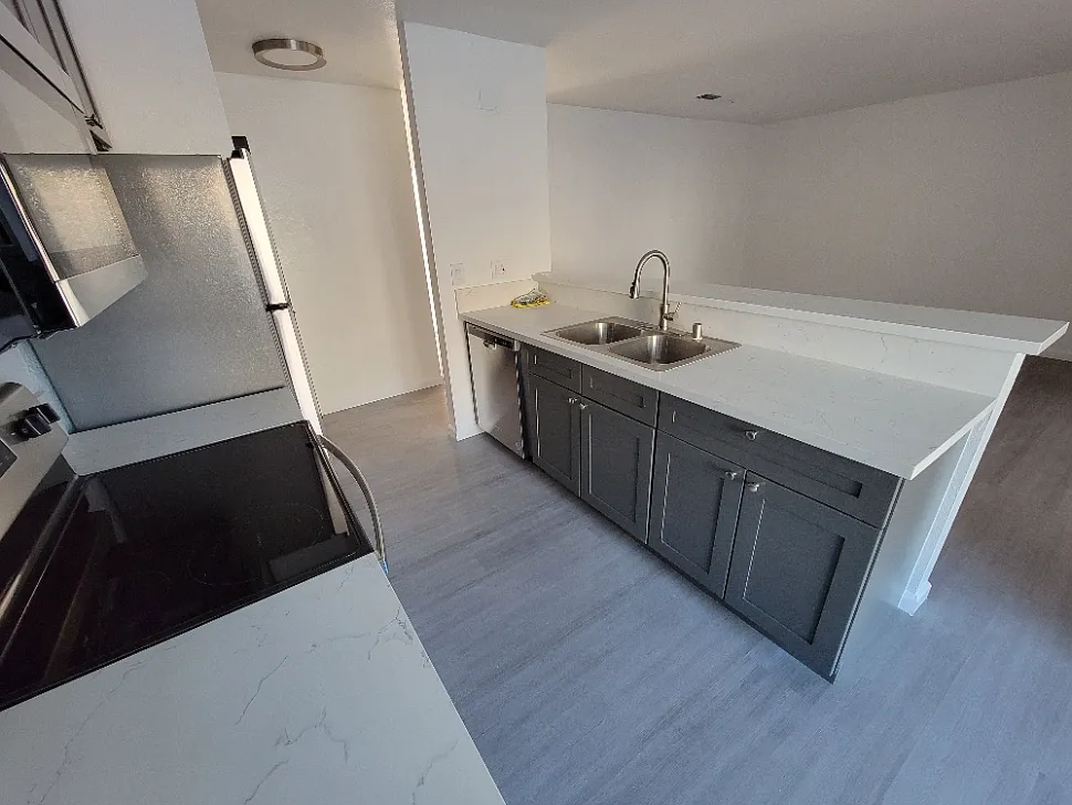 2 bed, 2.0 bath, 915 sqft, $1,050 — Photo 2