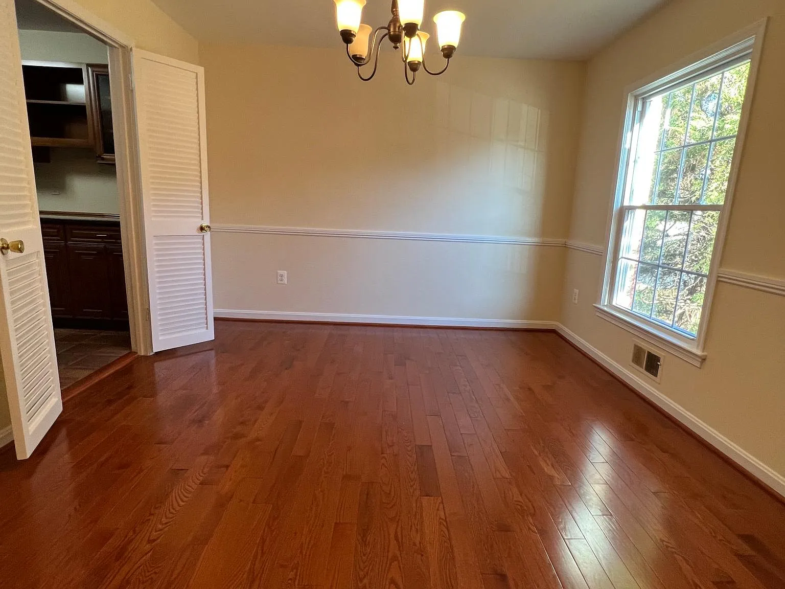 2105 Bucknell Ter — Photo 3