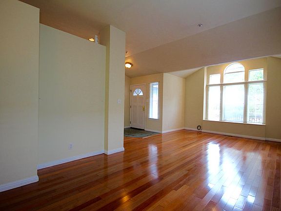 5th image of 154 San Carlos Ave