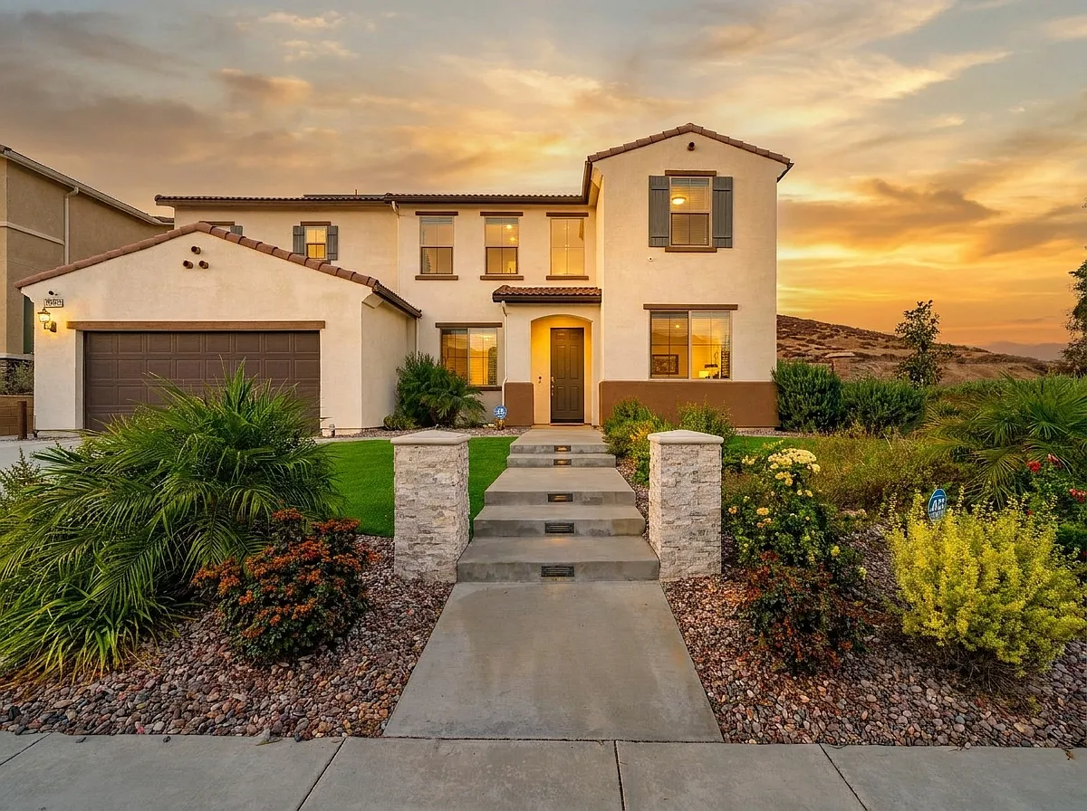 5 bed, 3337 sqft, $6,950 — Photo 3