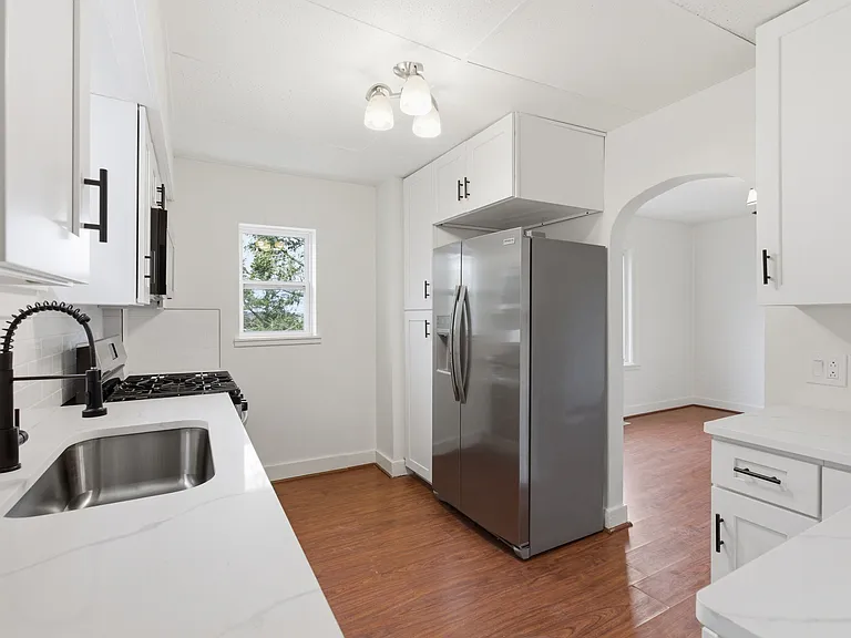 240 Ridgewood Ave — Photo 8