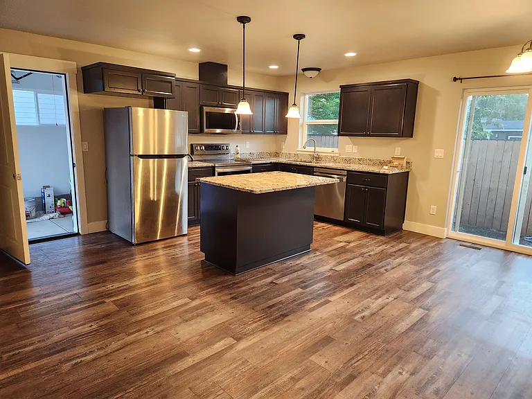 2442 Queen Ave SE — Photo 5