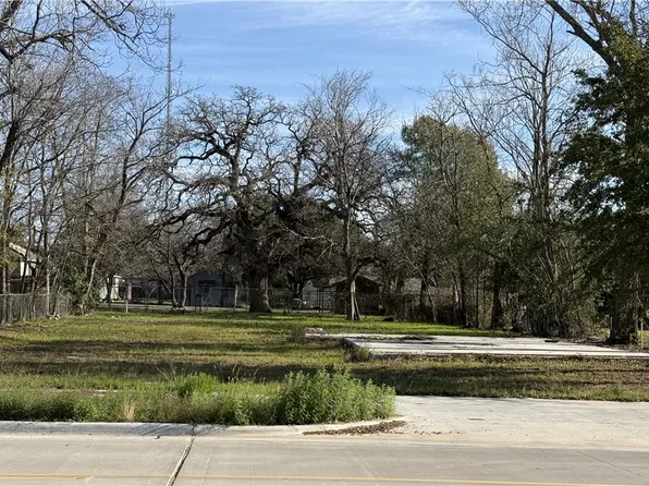 2703 S College Ave, Bryan, TX 77801