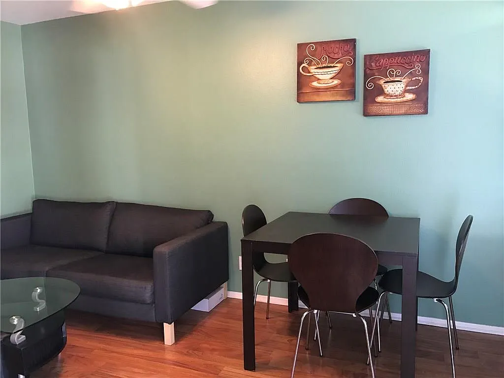 1 bed, 385 sqft, $1,150 — Photo 3