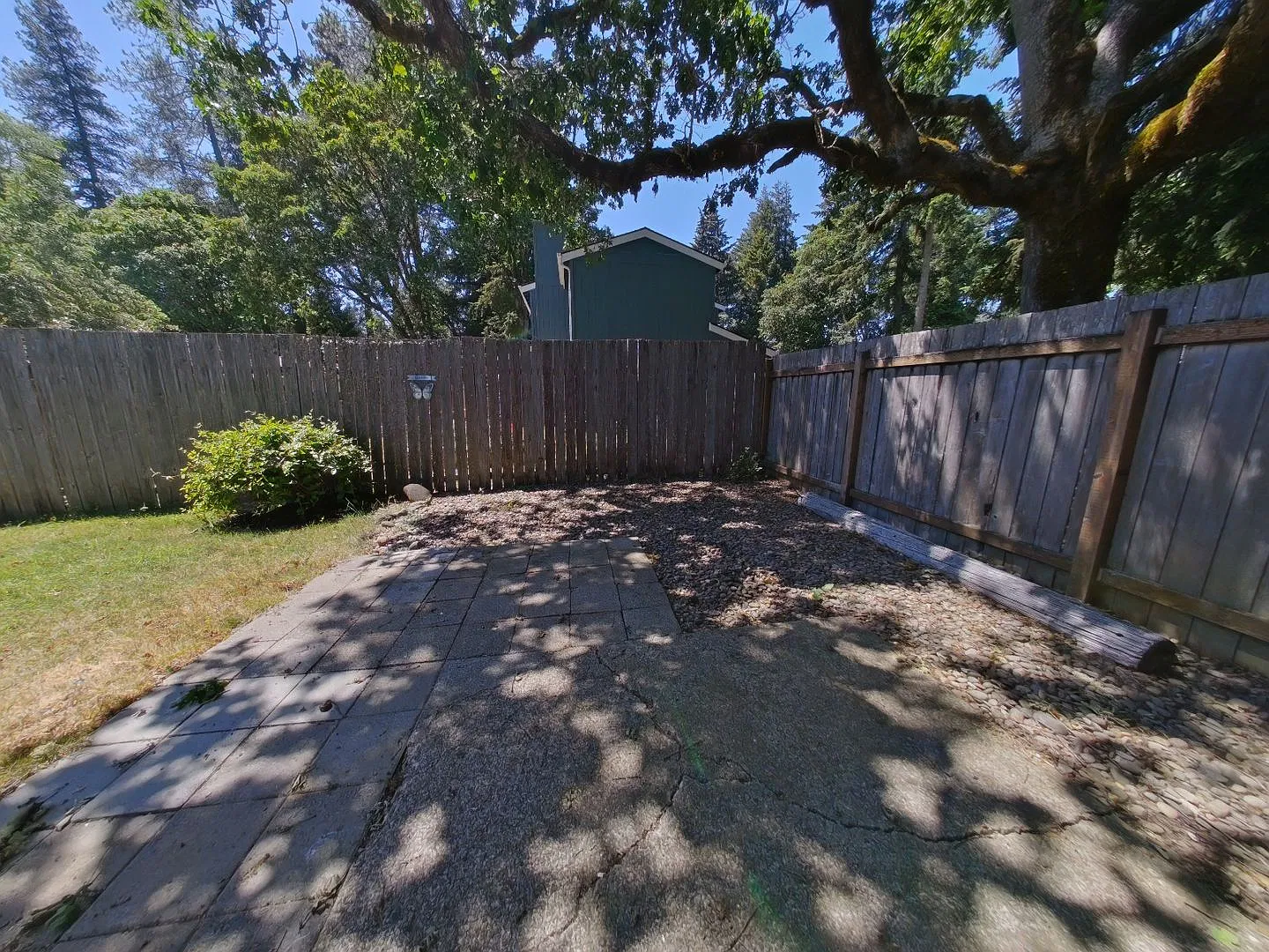 Remodeled 2 bedroom duplex in Veneta — Photo 4