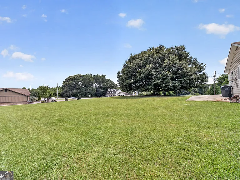 2591 Doc Hughes Rd — Photo 41