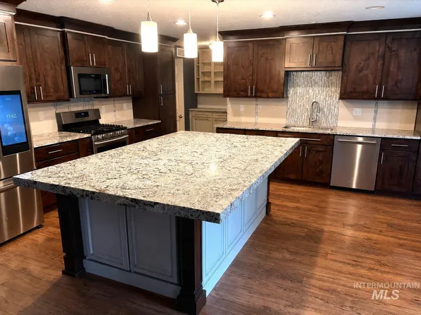 8056 E McKenzre St, Nampa, ID 83687