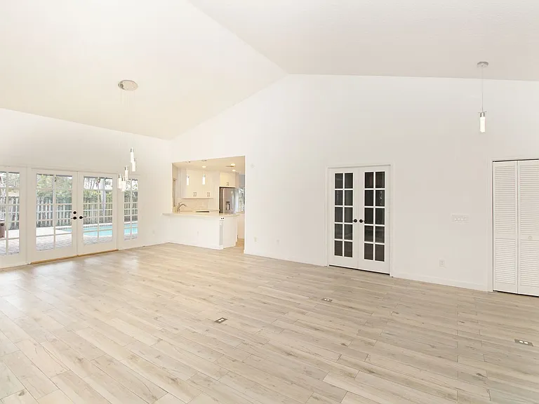 896 Rose Ct — Photo 11