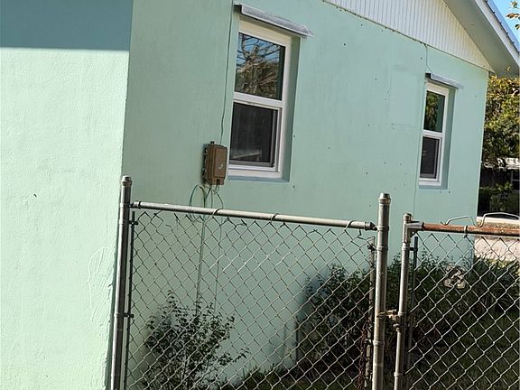 5th image of 538 W Alverdez Ave