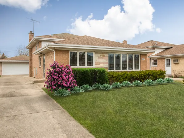 8820 Oleander Ave, Morton Grove, IL 60053