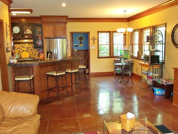 5th image of 8012 Quail Hollow Dr