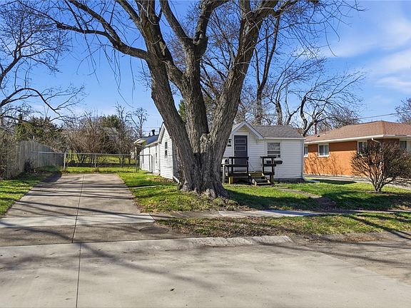 2nd image of 1421 Flesher Ave