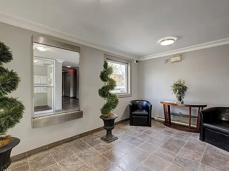 570 William St #505 — Photo 2