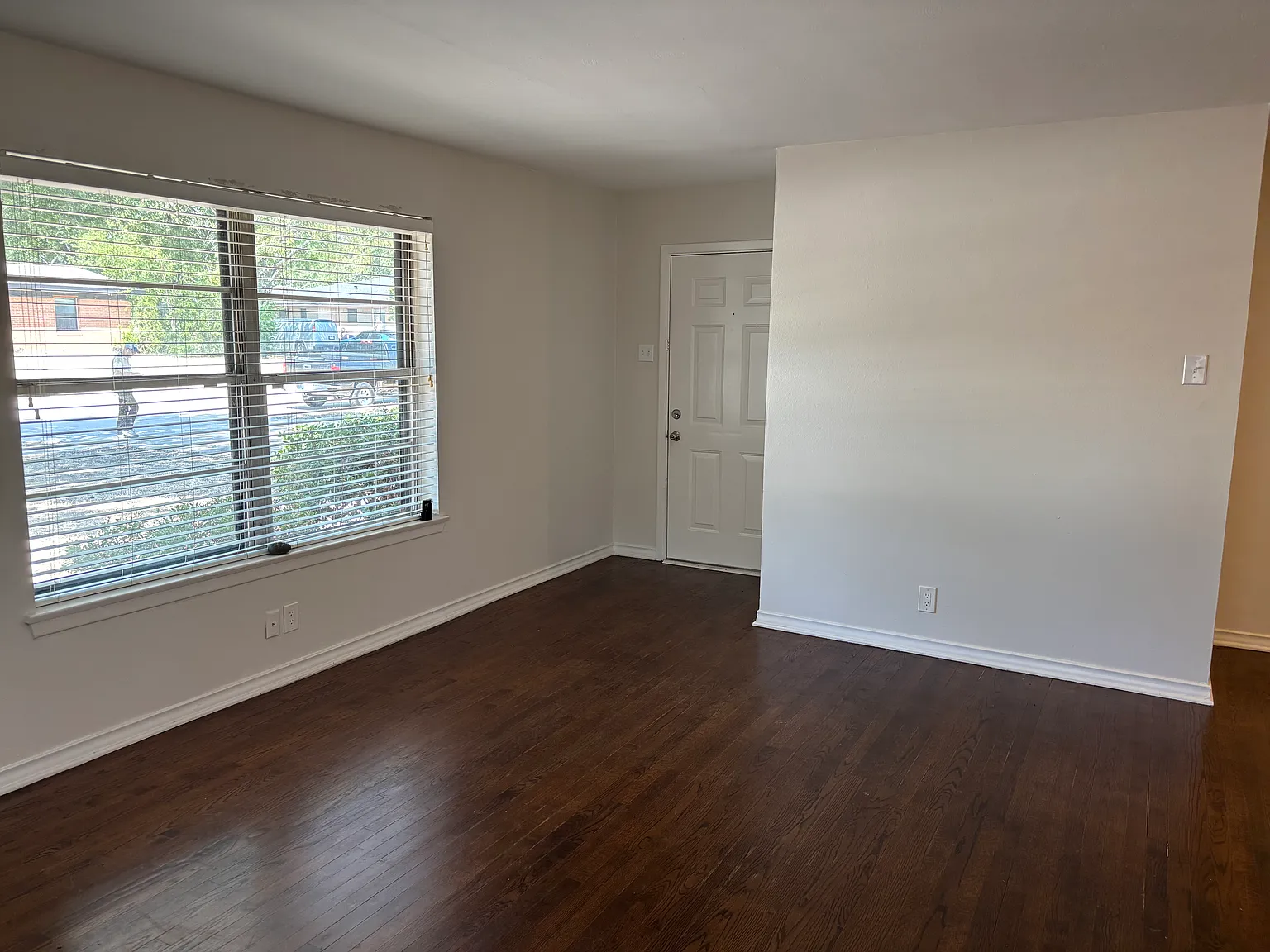2 bed, 850 sqft, $1,700 — Photo 3