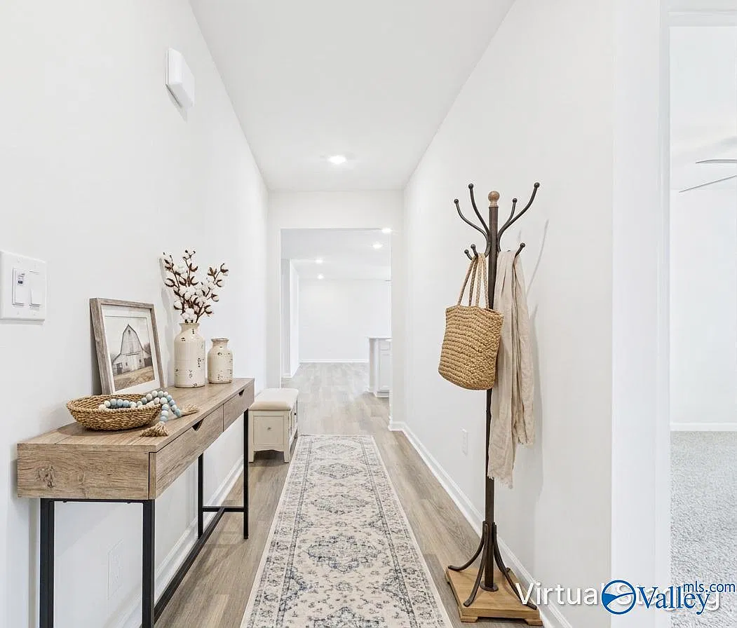 5 bed, 3.0 bath, 2092 sqft, $2,095 — Photo 2