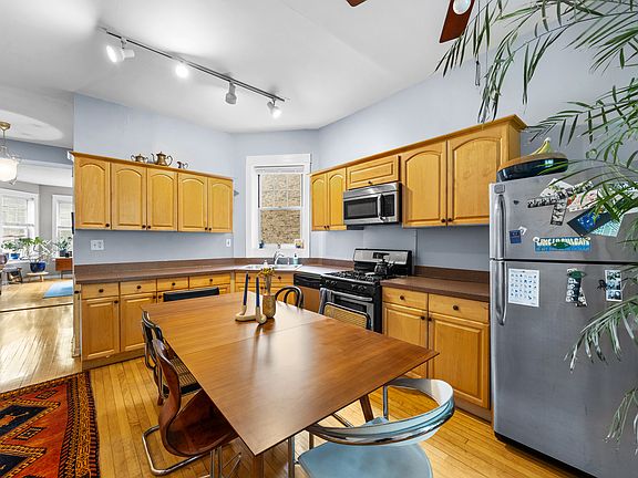5th image of 2644 N Sawyer Ave APT 2