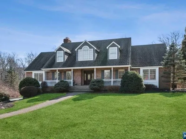 5 Hidden Acres Dr, Kinnelon, NJ 07405