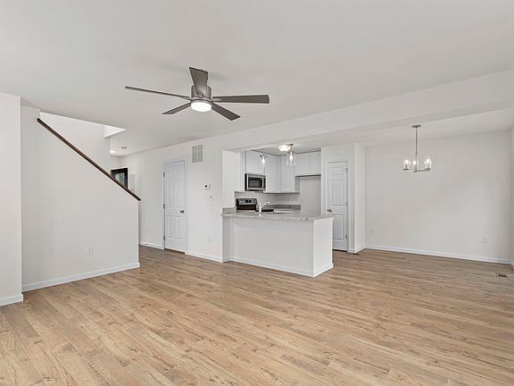 4th image of 3159 White Pine Dr