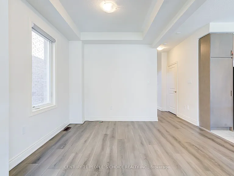 2237 Crystal Dr — Photo 9