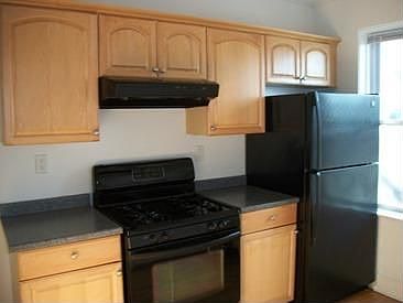 4th image of 841 Clarence Ave APT 2
