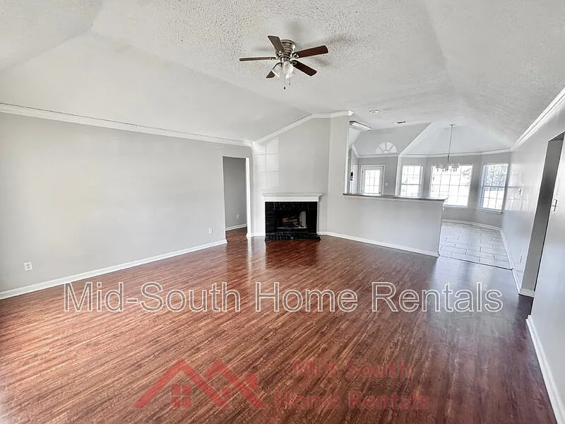 3 bed, 2.0 bath, 1420 sqft, $1,695 — Photo 4