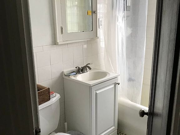 3rd image of 3232 Blaisdell Ave #203