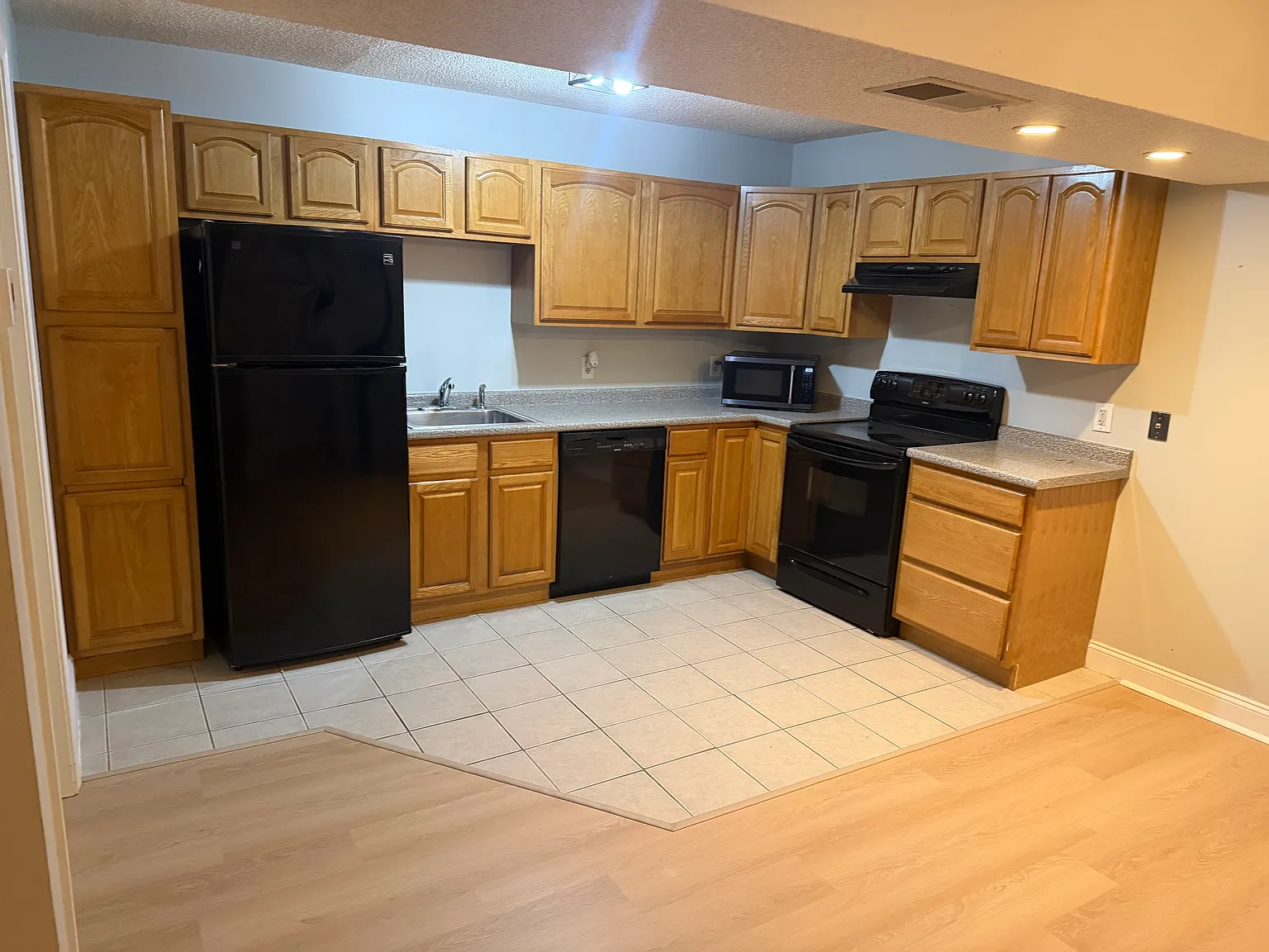 2102 Harbor View Dr — Photo 1