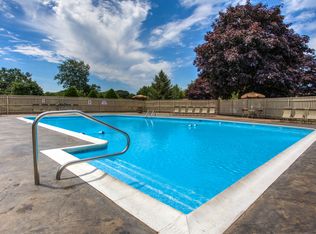 402 Warner Brook Dr APT 8203, Warwick, RI 02889