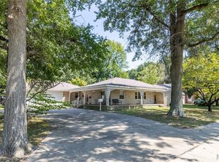 1300 E Cypress St, Charleston, MO 63834