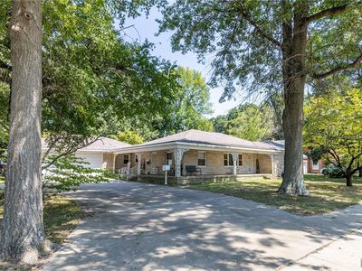 1300 E Cypress St, Charleston, MO, 63834