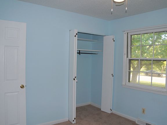 3rd image of 2073 Montclair Dr