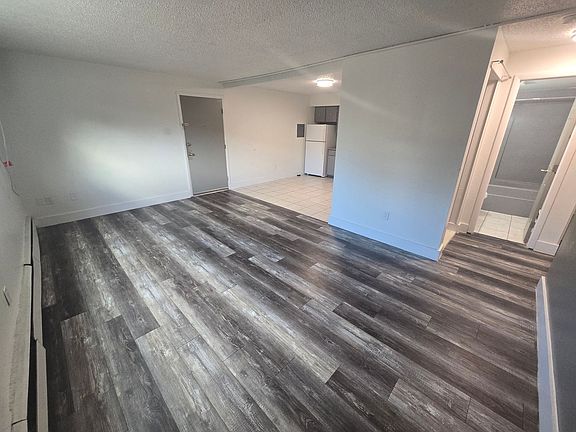 5th image of 2018 Vinewood Ln #3