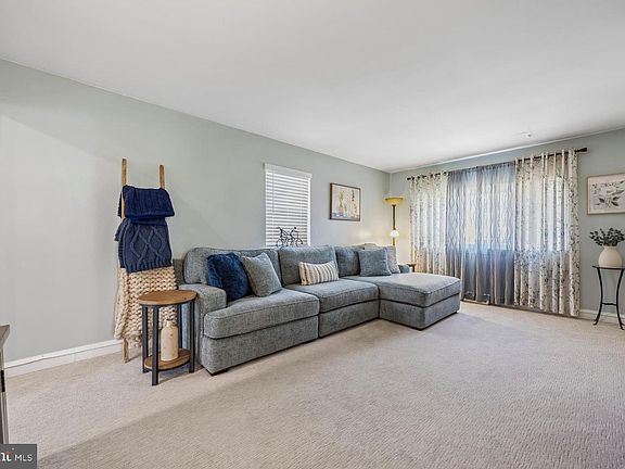 4th image of 49 Loller Rd